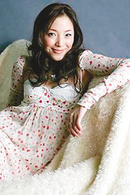 美女CEO撰博曝与韩寒同居 当事人称网友很无聊