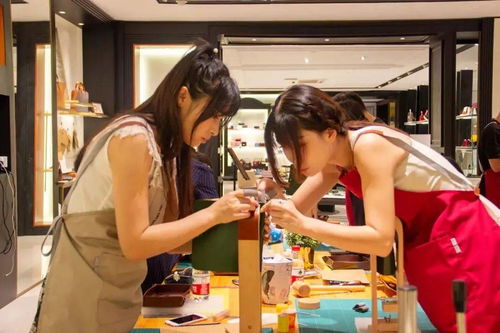 4个年轻人创业,如今工厂店足足三层,海宁这家厂的产品,太多人在用...